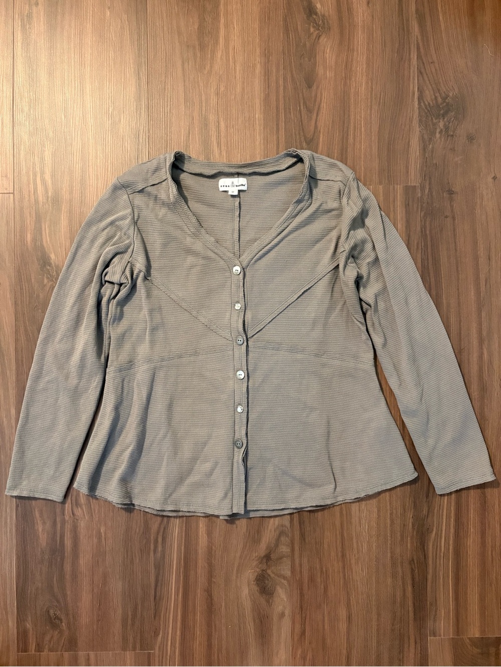 Neon Buddha Gray Long Sleeve Button Front Top | Size M